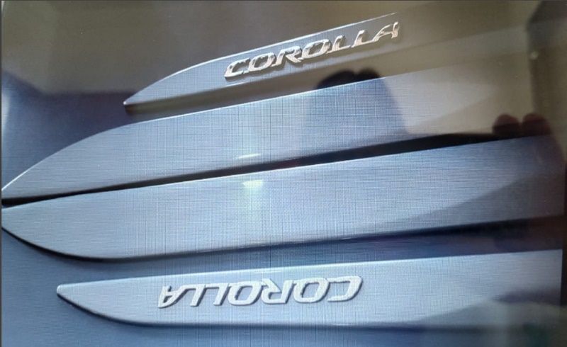 Friso Lateral Corolla 21/ Cinza Celestial... Friso Lateral Corolla 21/ Cinza Celestial...