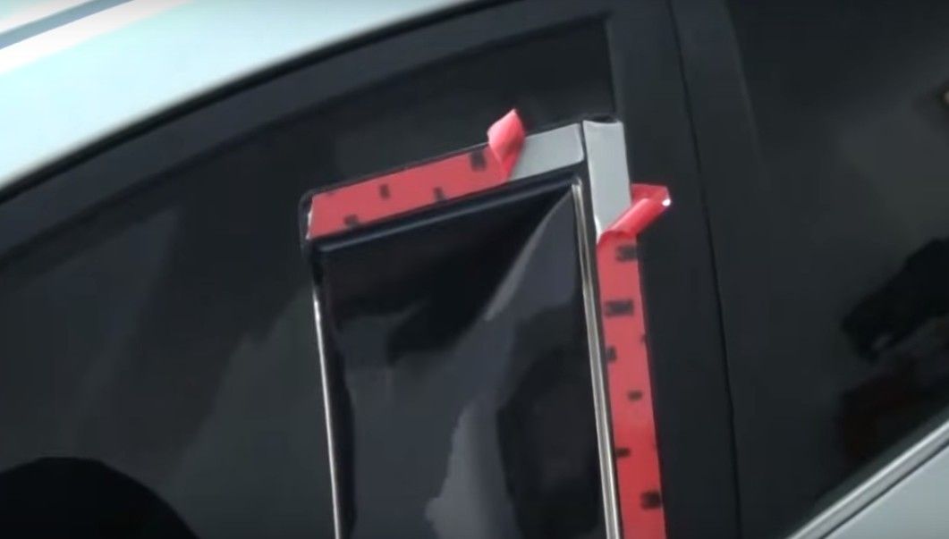 Calha de Chuva 4P 20/ Onix Plus  Calha de Chuva 4P 20/ Onix Plus